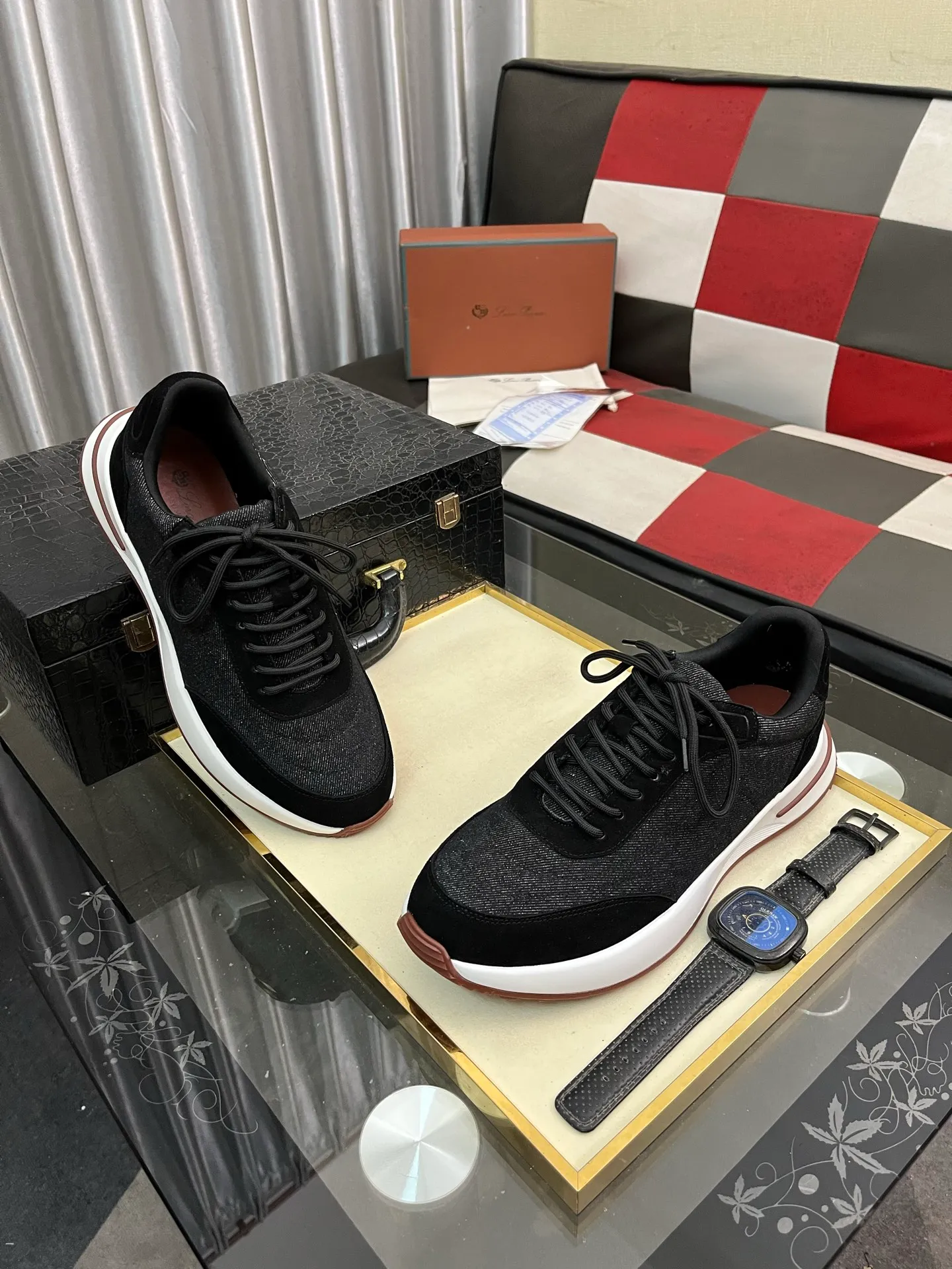 Men's shoes 💰458⌚️⌚️ Loro Pian* Loro Pian* casual shoes are made of cowhide frosted cowhide. Unique texture, simple and elegant, in line with Asian shoe lasts. Almond toe bar, apron style toe, drum-stitched upper. Same color stitching details. Slip-on style for easy on and off. Original color full cowhide lining. The insole is decorated with the 🈶️ brand logo. The original open-molded TPU raw rubber outsole. The soft rubber sole has super grip performance. Comfortable and casual style. You can create 🉑casual🉑formal urban style at will!  Code number: 38-44